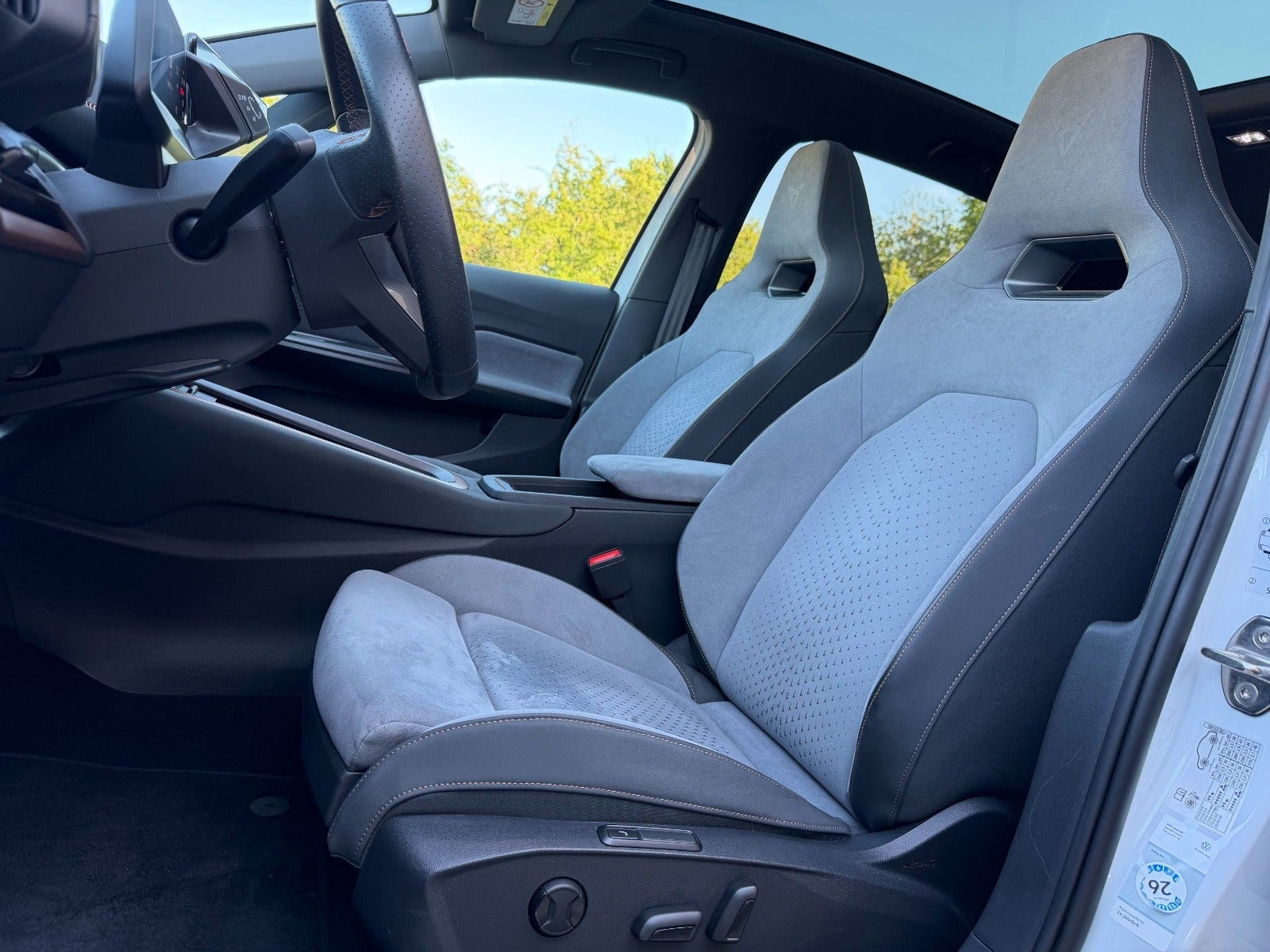 Grå Cupra Born fra 2023