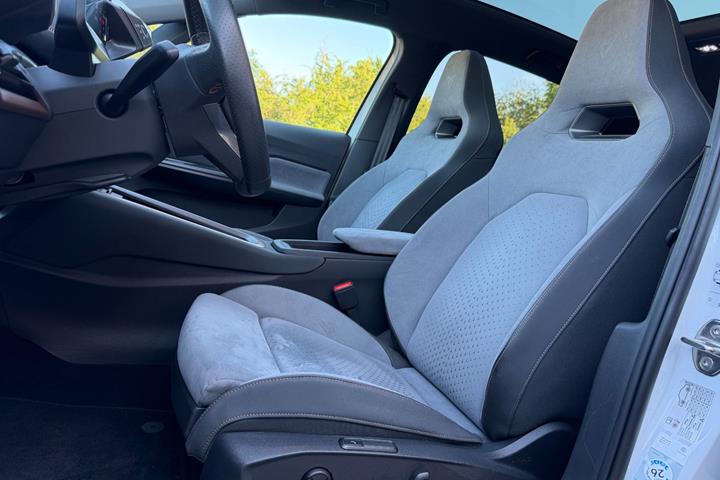 Grå Cupra Born fra 2023