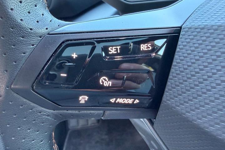 Grå Cupra Born fra 2023
