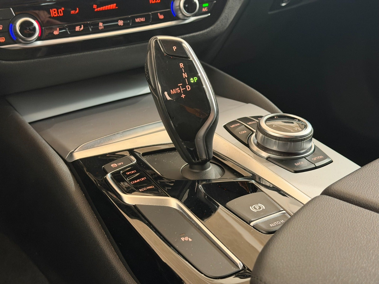 Grøn BMW 520d fra 2018