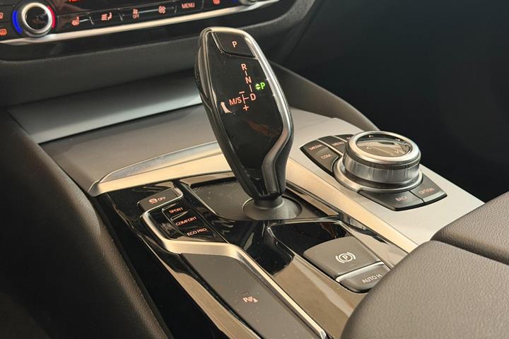 Grøn BMW 520d fra 2018