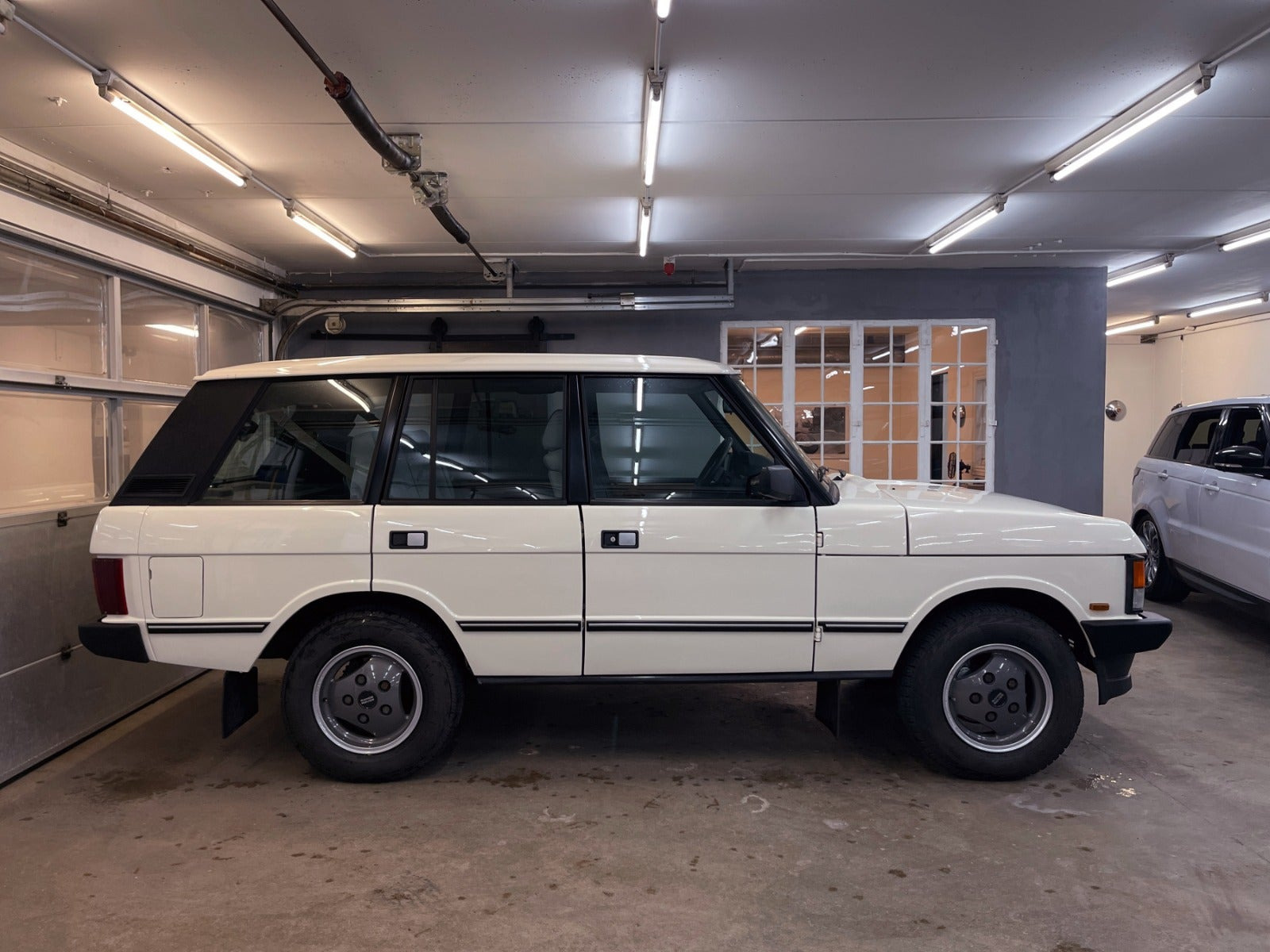Grå Land Rover Range Rover fra 1988