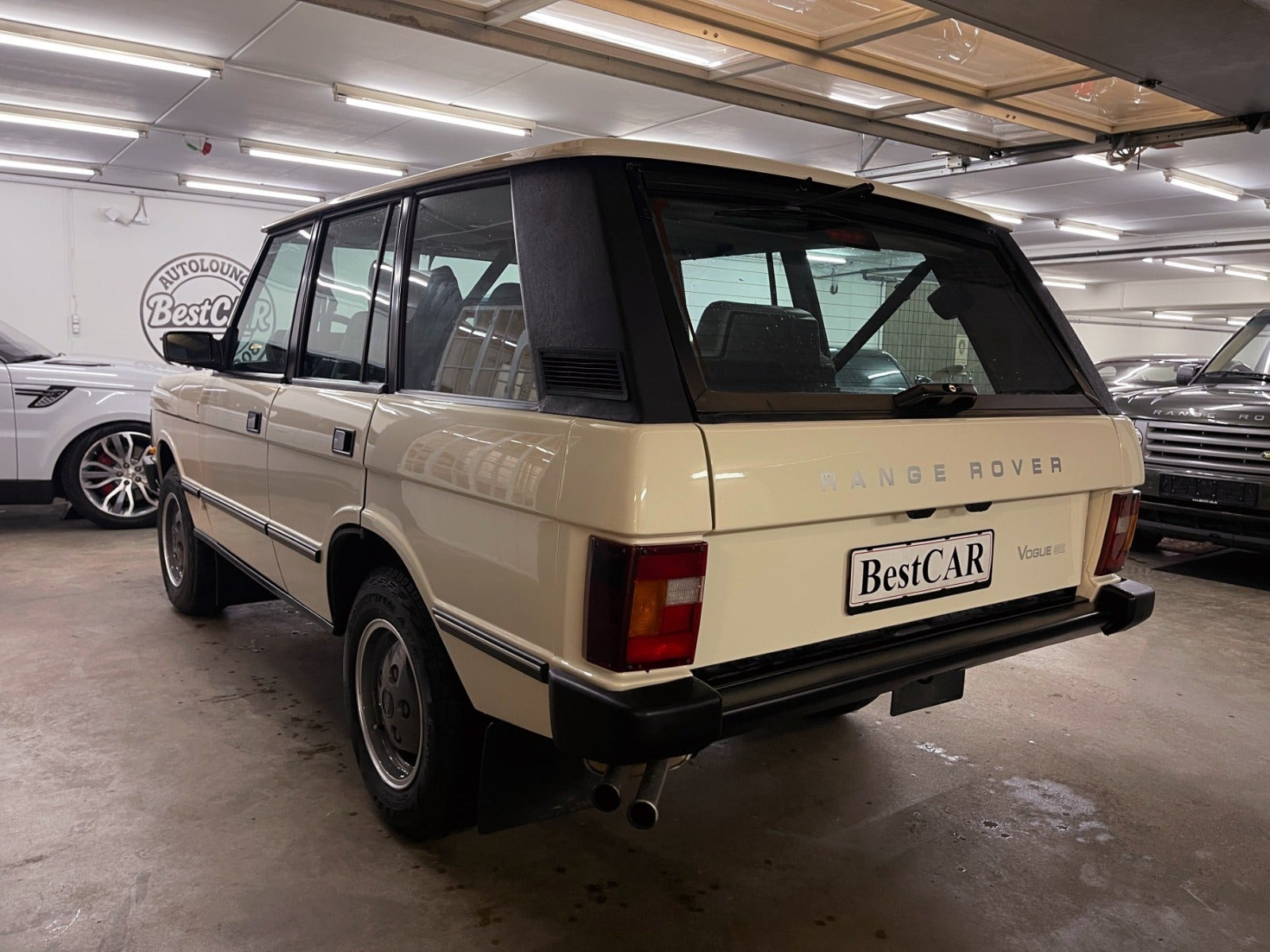Grå Land Rover Range Rover fra 1988