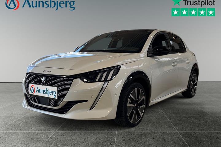 Hvid Peugeot e-208 fra 2021 set udefra