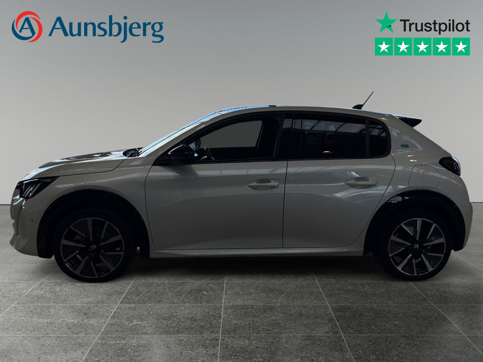 Hvid Peugeot e-208 fra 2021