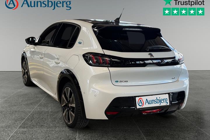Hvid Peugeot e-208 fra 2021