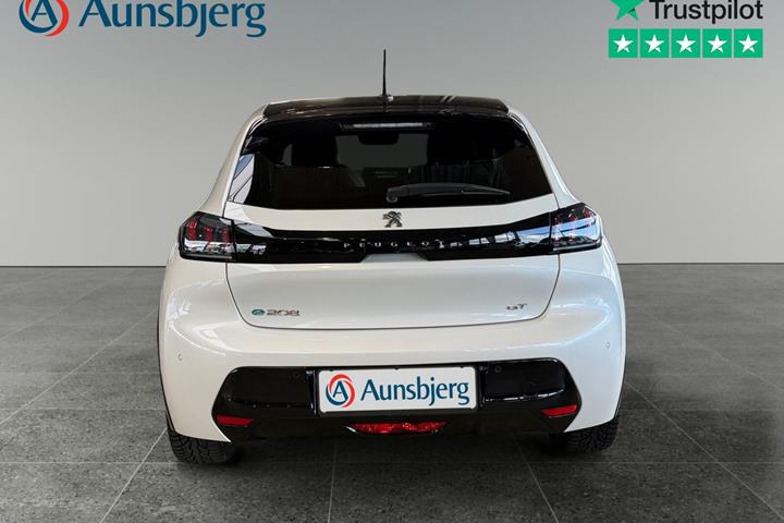 Hvid Peugeot e-208 fra 2021