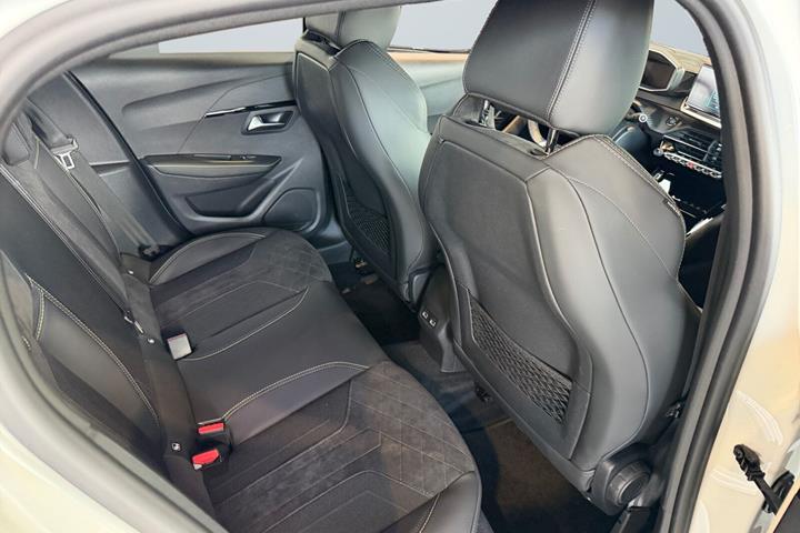 Hvid Peugeot e-208 fra 2021