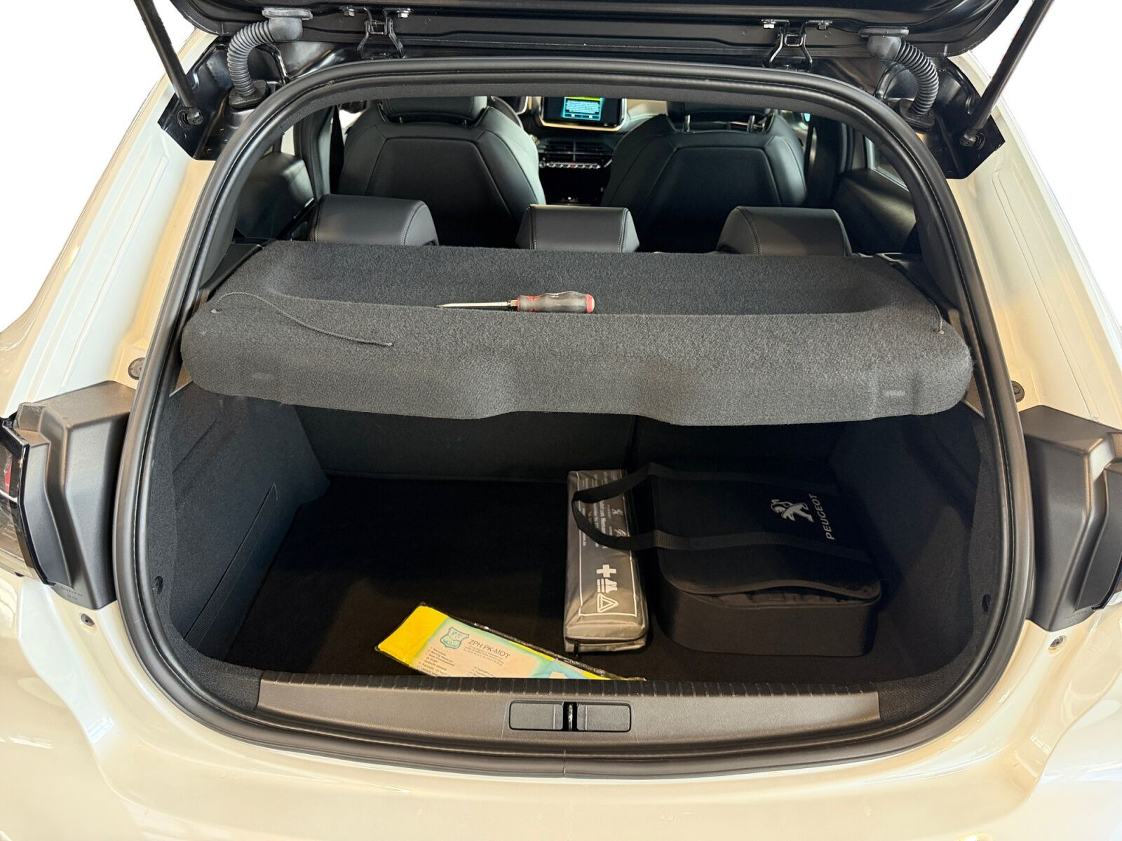 Hvid Peugeot e-208 fra 2021