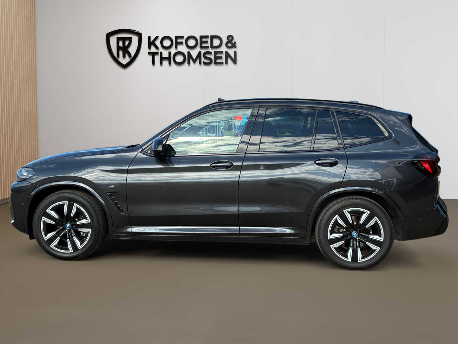 Grå BMW iX3 fra 2024