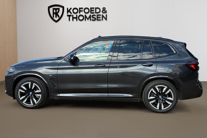 Grå BMW iX3 fra 2024
