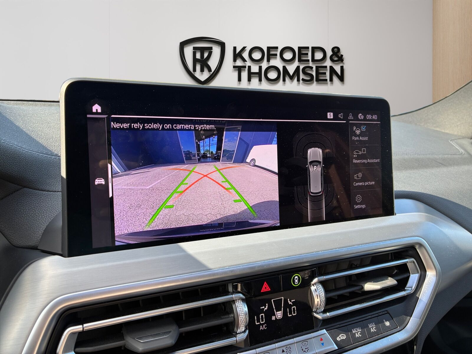 Grå BMW iX3 fra 2024