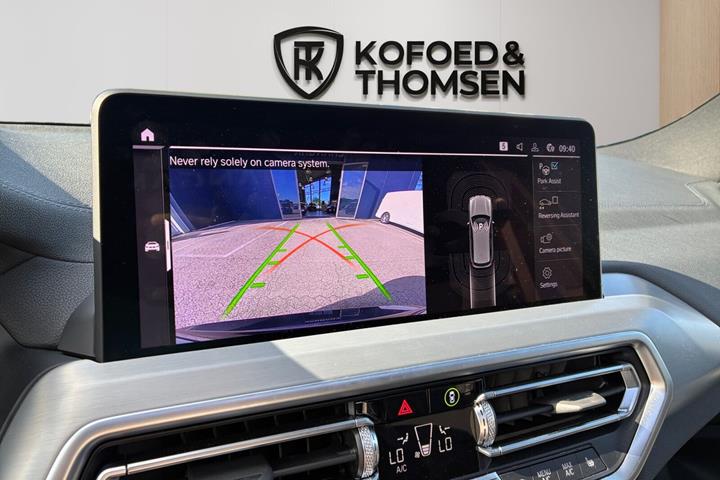 Grå BMW iX3 fra 2024