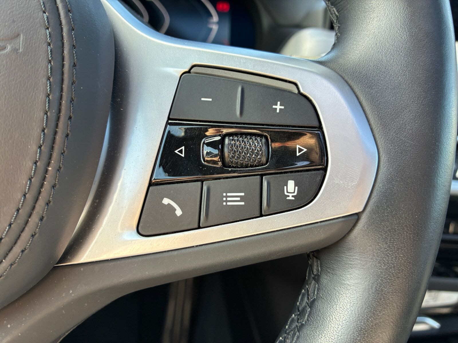 Grå BMW iX3 fra 2024