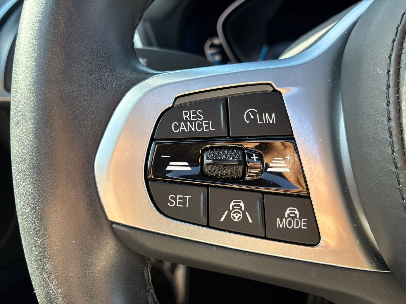 Grå BMW iX3 fra 2024