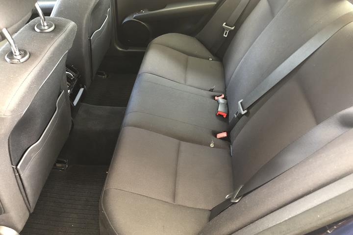 Blå Mercedes C180 fra 2010
