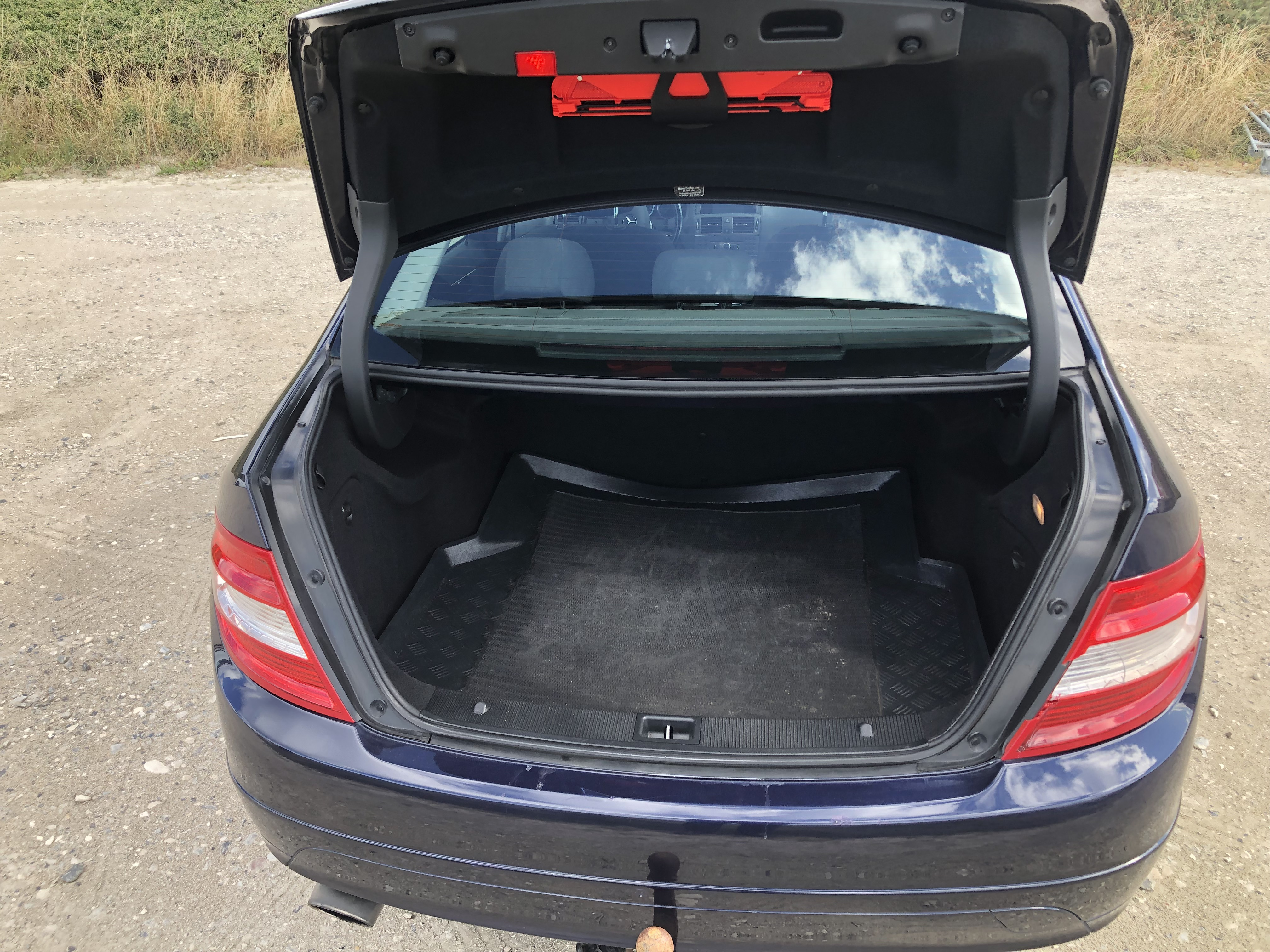 Blå Mercedes C180 fra 2010