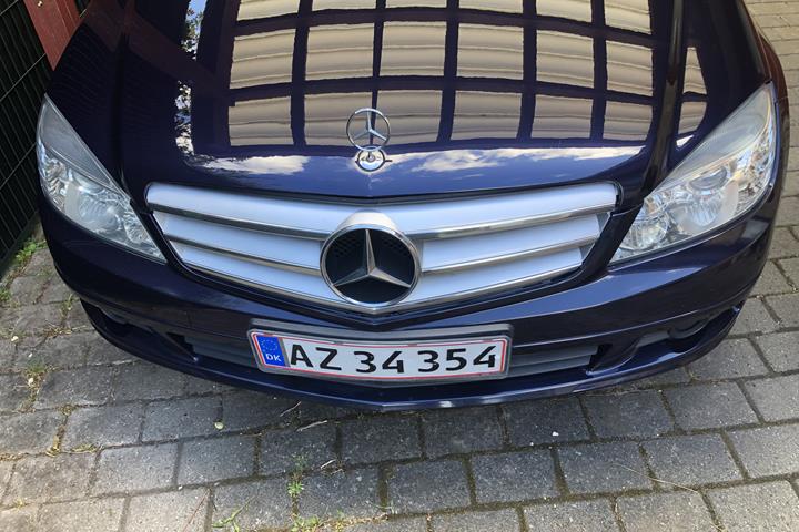 Blå Mercedes C180 fra 2010