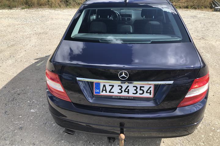Blå Mercedes C180 fra 2010