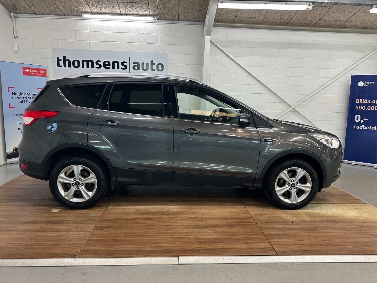 Grå Ford Kuga fra 2016