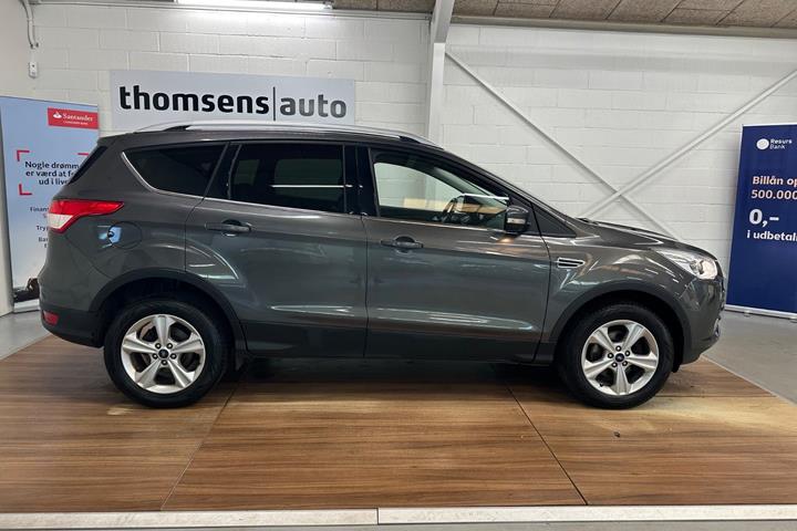 Grå Ford Kuga fra 2016