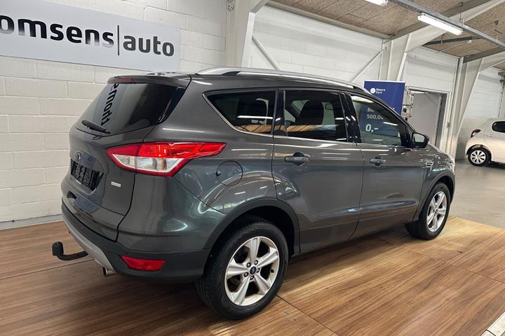 Grå Ford Kuga fra 2016