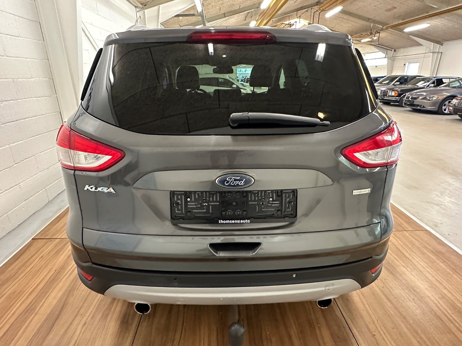 Grå Ford Kuga fra 2016