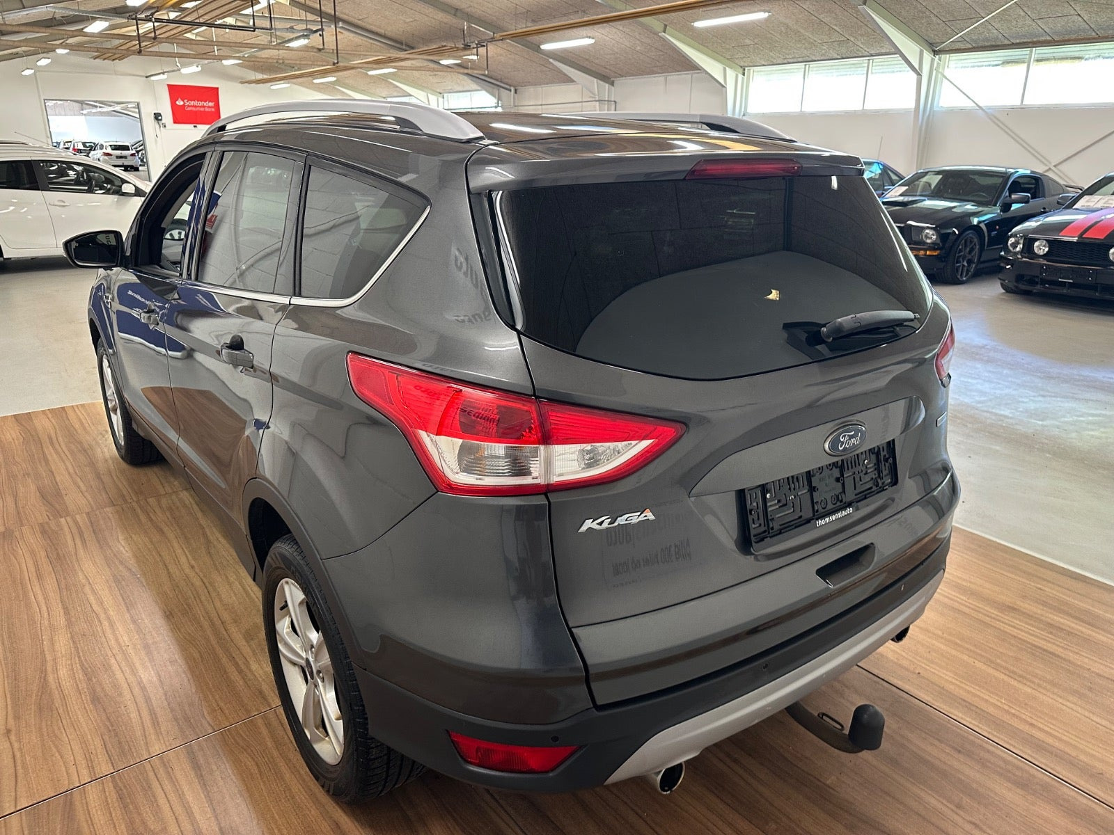 Grå Ford Kuga fra 2016