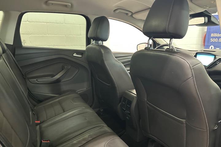 Grå Ford Kuga fra 2016