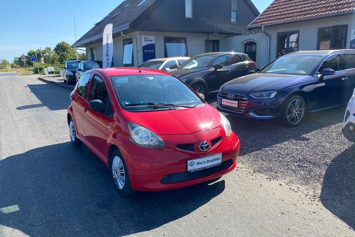 Gul Toyota Aygo fra 2007