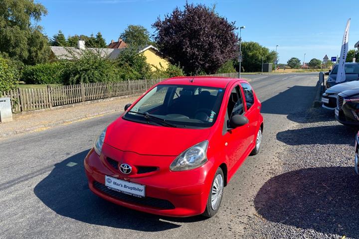 Gul Toyota Aygo fra 2007