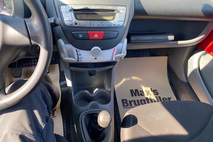 Gul Toyota Aygo fra 2007