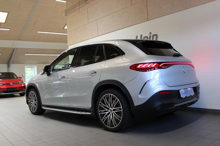 Sølv Mercedes EQE350 SUV fra 2023