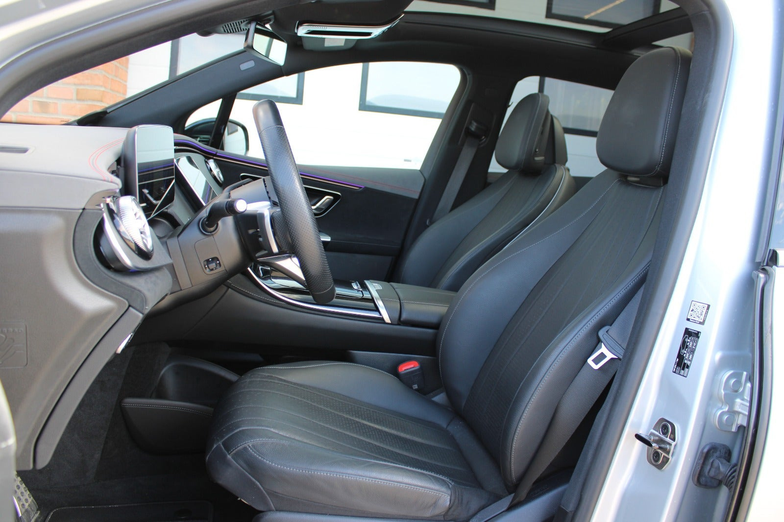 Sølv Mercedes EQE350 SUV fra 2023