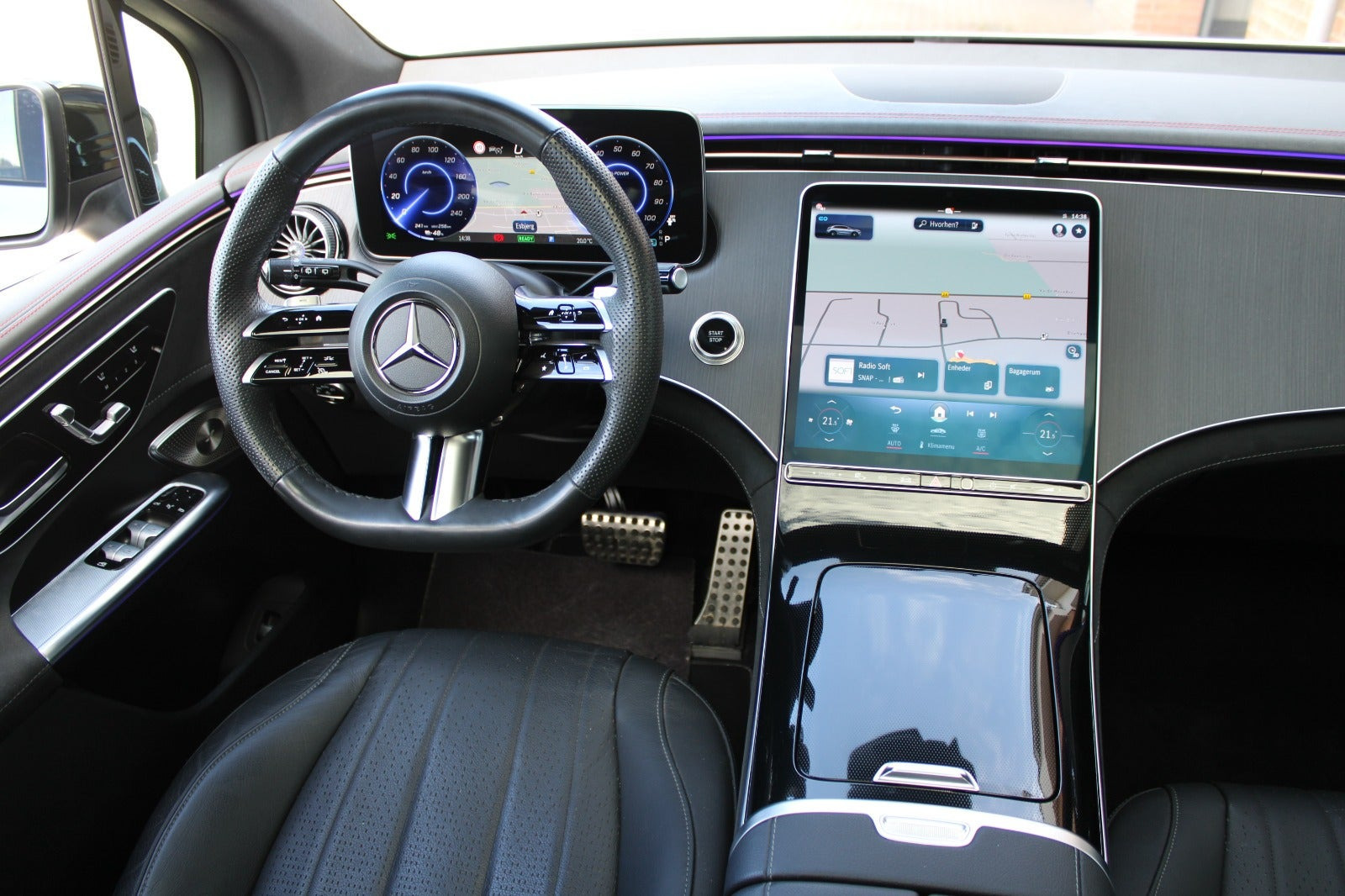 Sølv Mercedes EQE350 SUV fra 2023