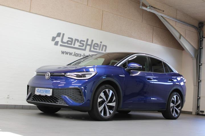 Blå VW ID.5 fra 2024 set udefra
