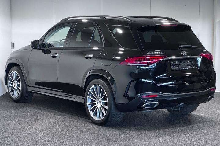 Sort Mercedes GLE350 de fra 2023