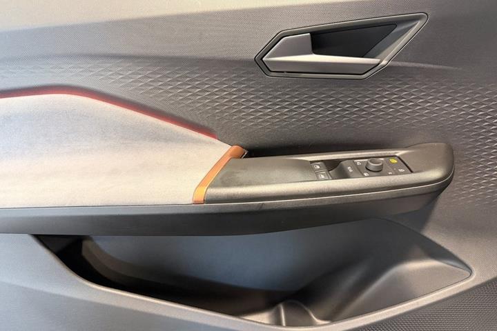 Grå Cupra Born fra 2024