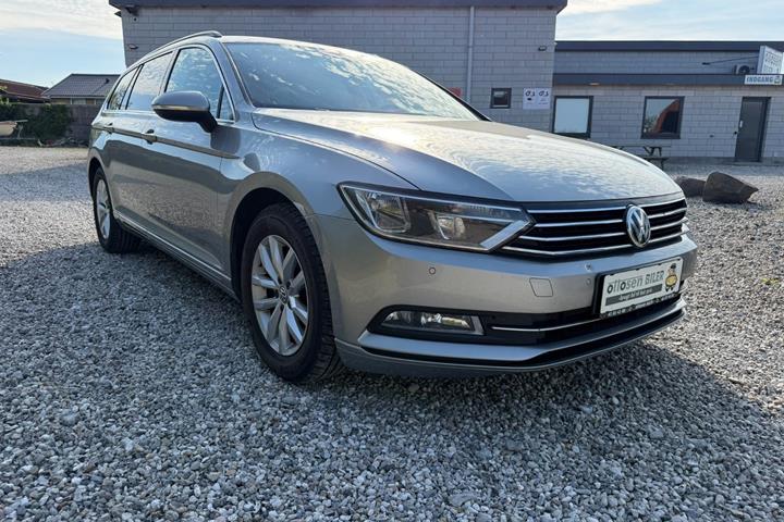 Beige VW Passat fra 2016