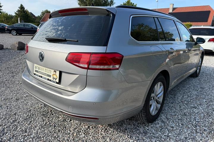 Beige VW Passat fra 2016