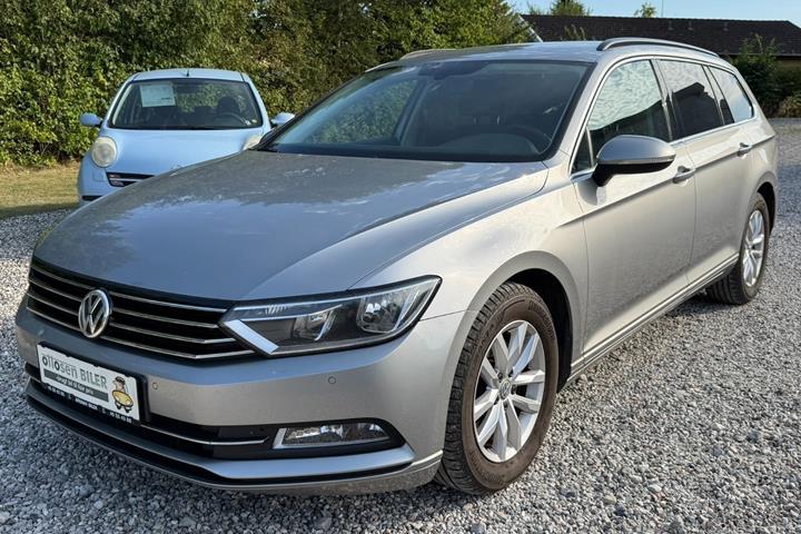 Beige VW Passat fra 2016