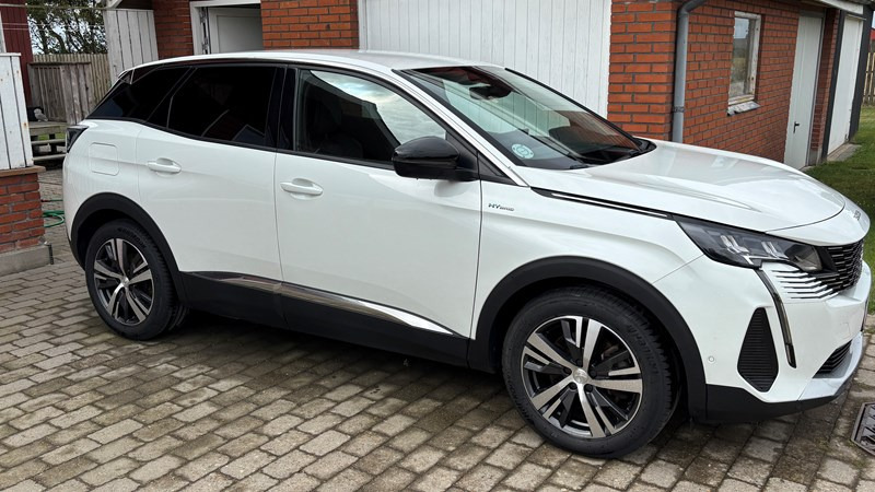 Peugeot 3008 HYBRID 225 SUV EAT8