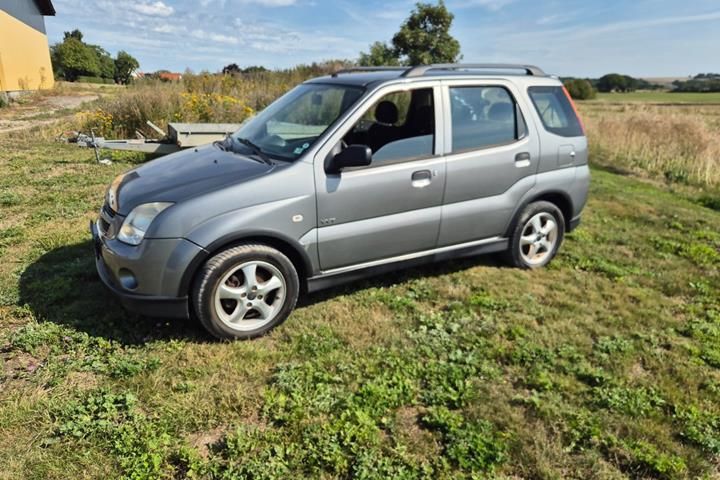 Grå Suzuki Ignis fra 2008