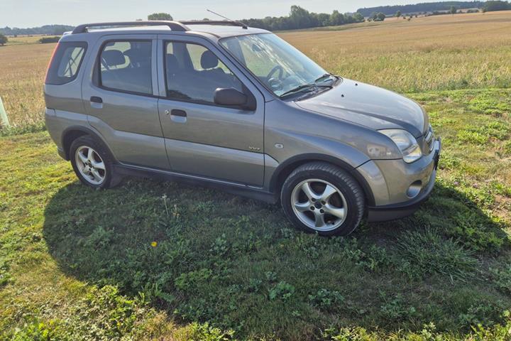 Grå Suzuki Ignis fra 2008