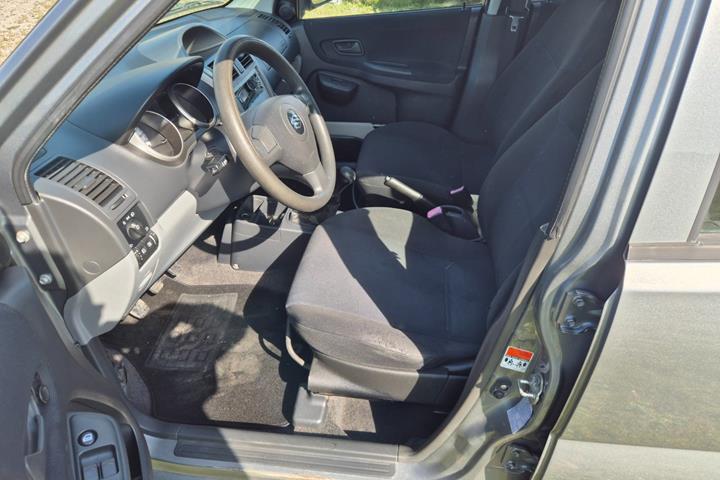Grå Suzuki Ignis fra 2008
