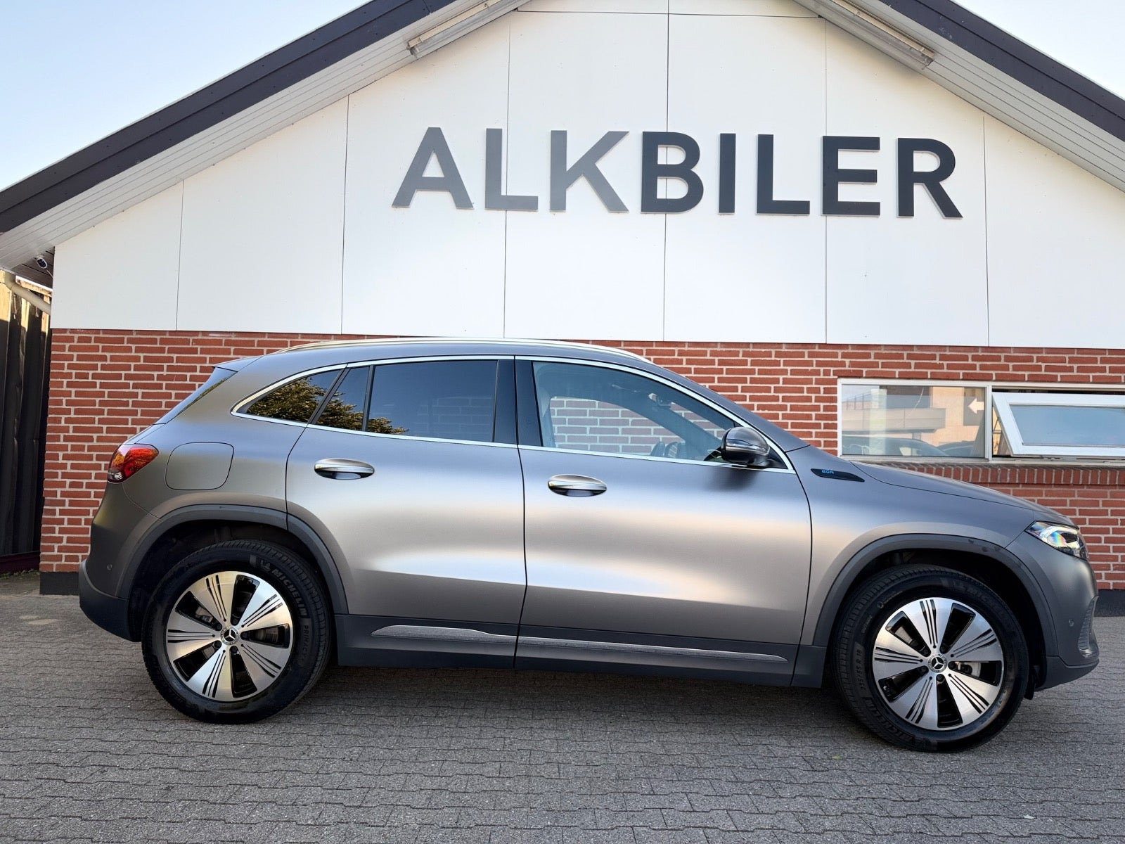 Grå Mercedes EQA250 fra 2021