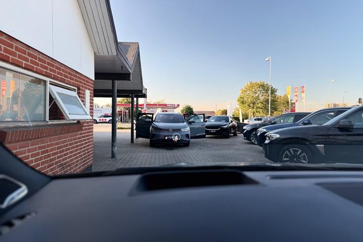 Grå Mercedes EQA250 fra 2021