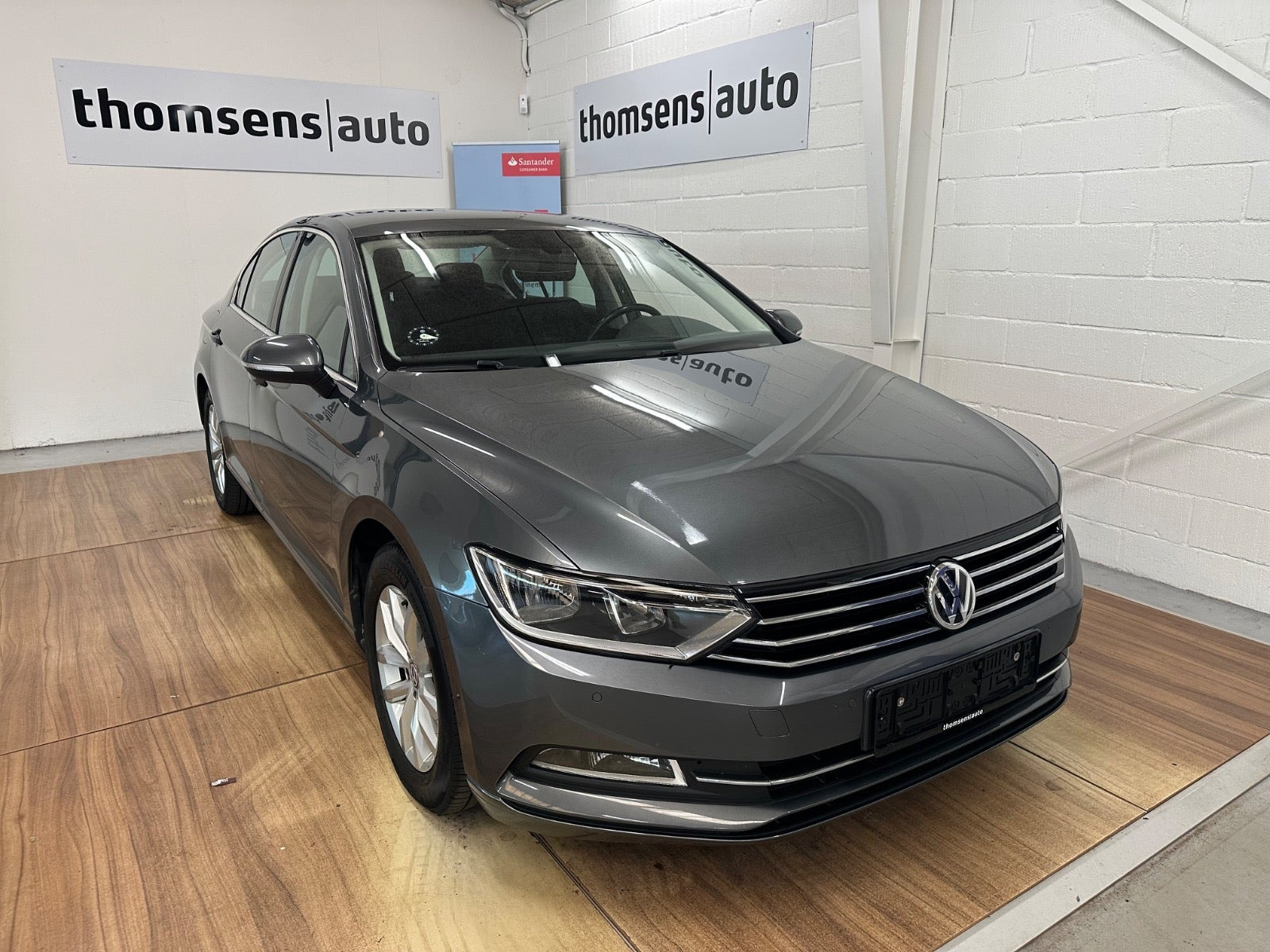 Grå VW Passat fra 2017