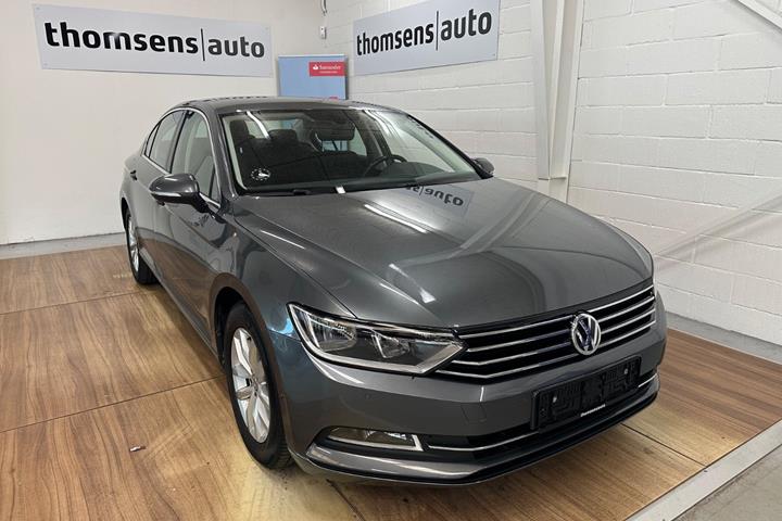 Grå VW Passat fra 2017