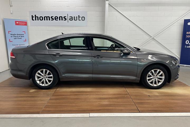 Grå VW Passat fra 2017